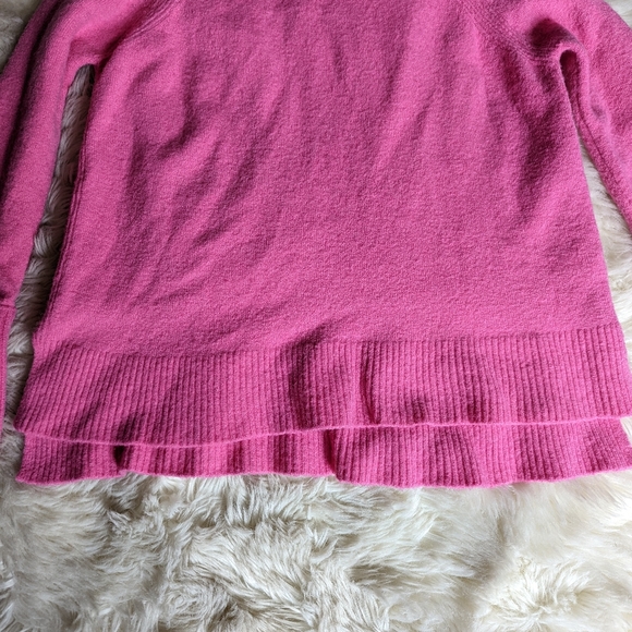 EUC J. Crew Side Slit Supersoft Turtleneck Sweater in Intense Pink - Picture 4 of 16